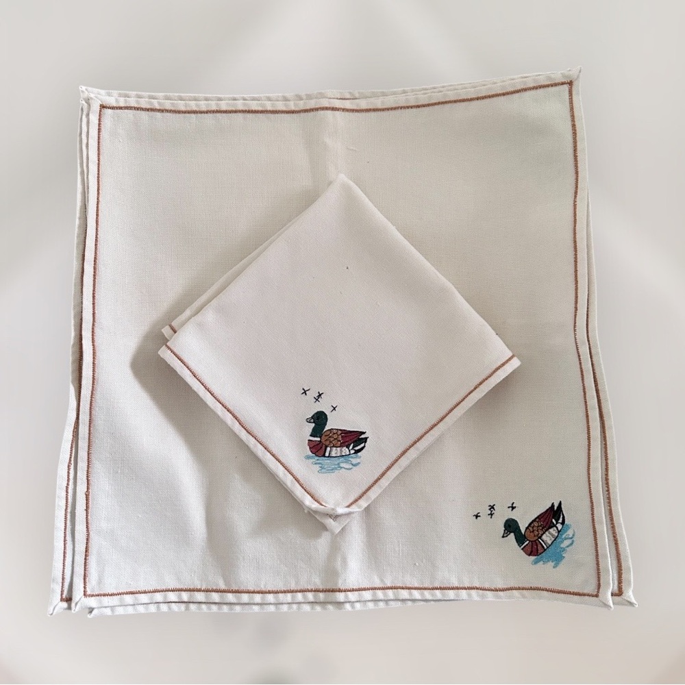 Duck Image Napkins Set of 4 Vintage One of the 4 has a tiny stain - Picture 2 of 4